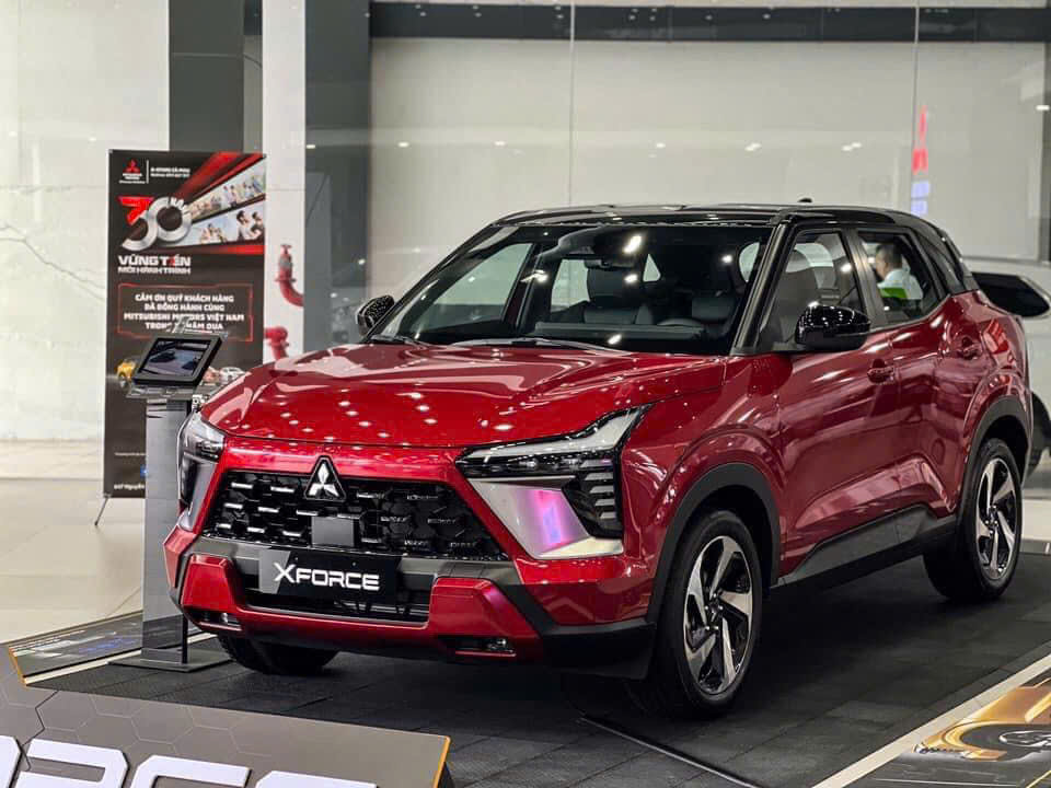 mitsubishi xforce giá lăn bánh