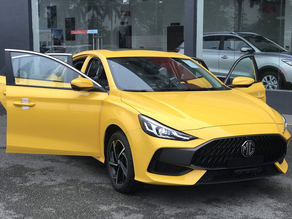 mg 5 giá lăn bánh