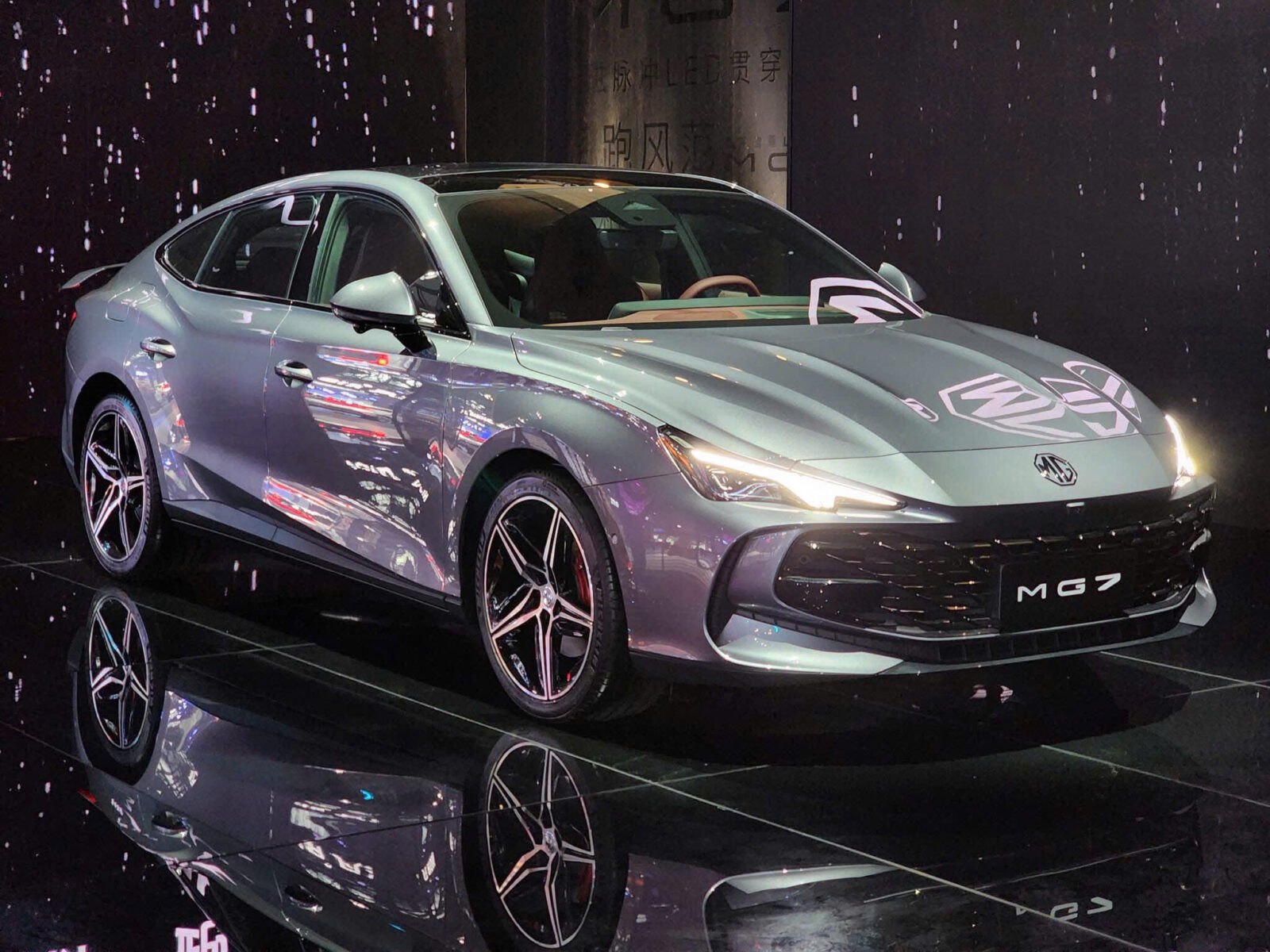 giá lăn bánh xe mg 7