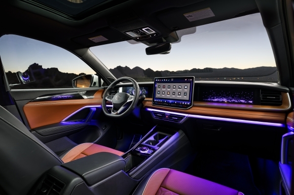 Volkswagen Tiguan 2025 - Thay đổi toàn diện: Giá xe, đánh giá, thông số kỹ thuật mới nhất 56 Volkswagen Tiguan 2025 - Thay đổi toàn diện: Giá xe, đánh giá, thông số kỹ thuật mới nhất 18365 LIPMANJL110492 Volkswagen Tiguan 2025 - Thay đổi toàn diện: Giá xe, đánh giá, thông số kỹ thuật mới nhất