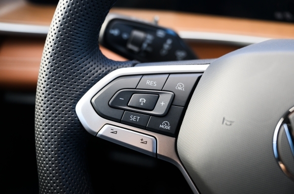 Volkswagen Tiguan 2025 - Thay đổi toàn diện: Giá xe, đánh giá, thông số kỹ thuật mới nhất 64 Volkswagen Tiguan 2025 - Thay đổi toàn diện: Giá xe, đánh giá, thông số kỹ thuật mới nhất 18368 LIPMANJL11112 Volkswagen Tiguan 2025 - Thay đổi toàn diện: Giá xe, đánh giá, thông số kỹ thuật mới nhất