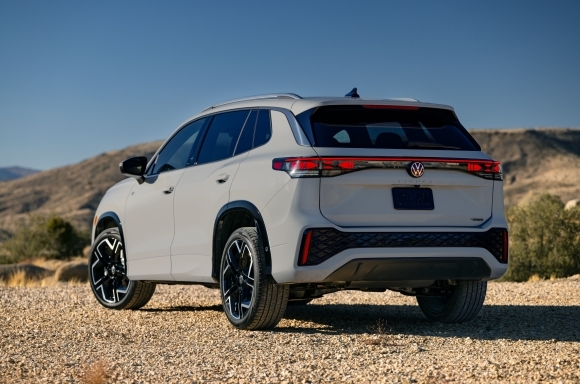 Volkswagen Tiguan 2025 - Thay đổi toàn diện: Giá xe, đánh giá, thông số kỹ thuật mới nhất 46 Volkswagen Tiguan 2025 - Thay đổi toàn diện: Giá xe, đánh giá, thông số kỹ thuật mới nhất 18420 2025VWTiguanRLineAscottGreySamDobbins20240880EnhancedNRRT Volkswagen Tiguan 2025 - Thay đổi toàn diện: Giá xe, đánh giá, thông số kỹ thuật mới nhất