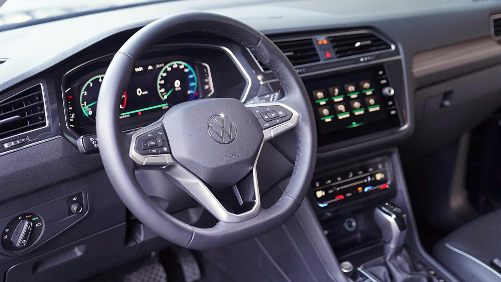 Giá Xe Tiguan Tại Việt Nam – Cập Nhật 2025 Mới Nhất 48 Giá Xe Tiguan Tại Việt Nam – Cập Nhật 2025 Mới Nhất giá lăn bánh xe tiguan