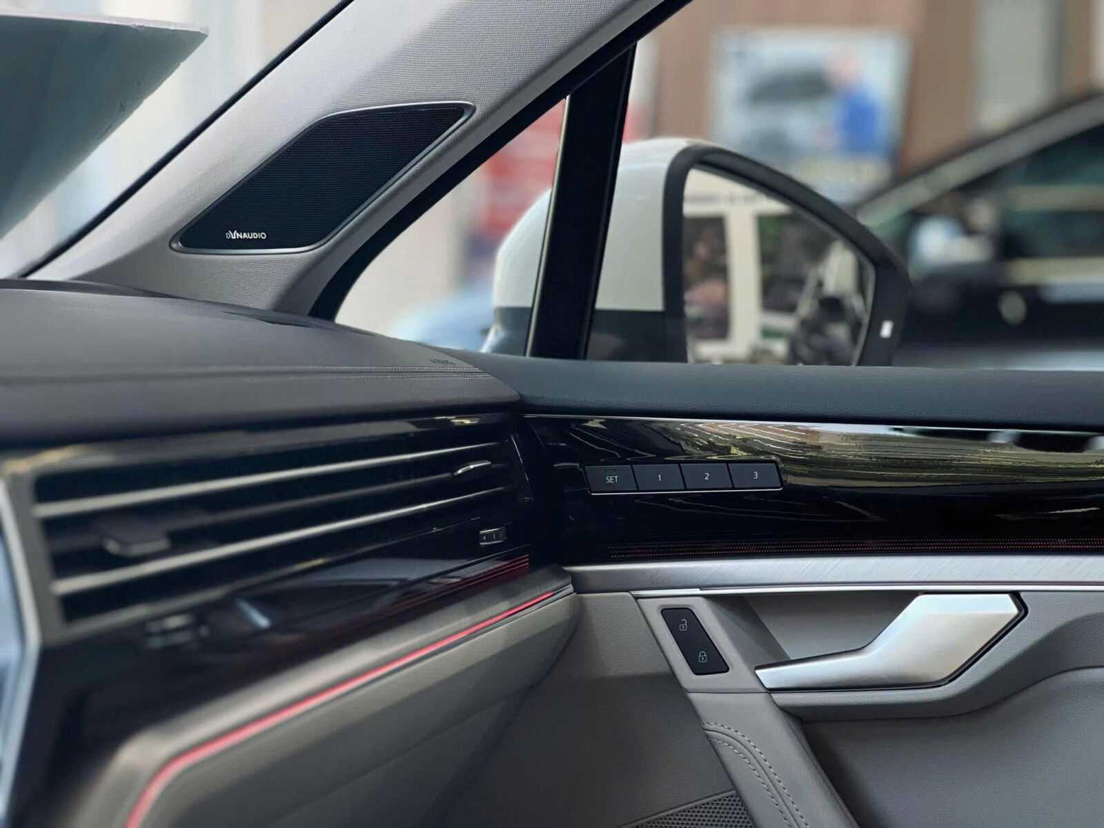 Giá xe VW Touareg – Đánh Giá, và Giá Lăn Bánh 2025 52 Giá xe VW Touareg – Đánh Giá, và Giá Lăn Bánh 2025 volkswagen touareg 13 Giá xe VW Touareg – Đánh Giá, và Giá Lăn Bánh 2025