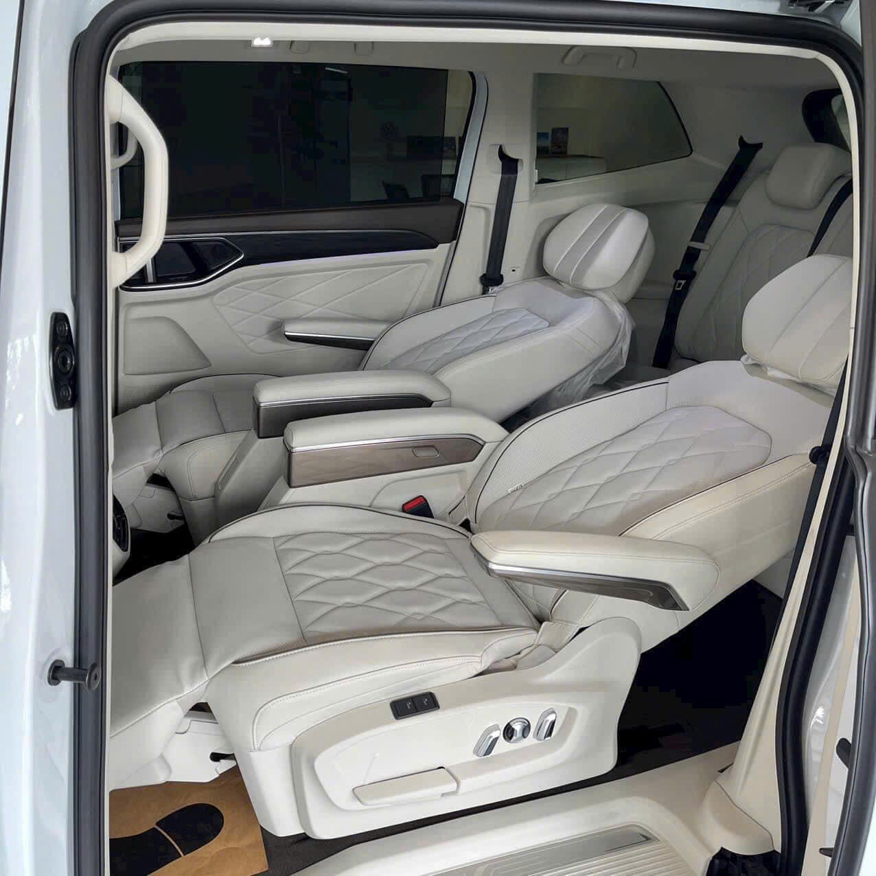 Xe Viloran 2025 tại Việt Nam - Tìm hiểu chi tiết các phiên bản Luxury và Premium 49 Xe Viloran 2025 tại Việt Nam - Tìm hiểu chi tiết các phiên bản Luxury và Premium nội thất xe viloran