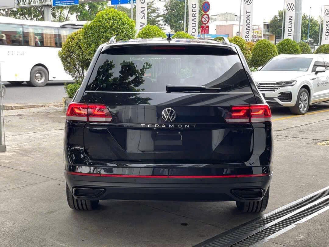 teramont limited giá lăn bánh