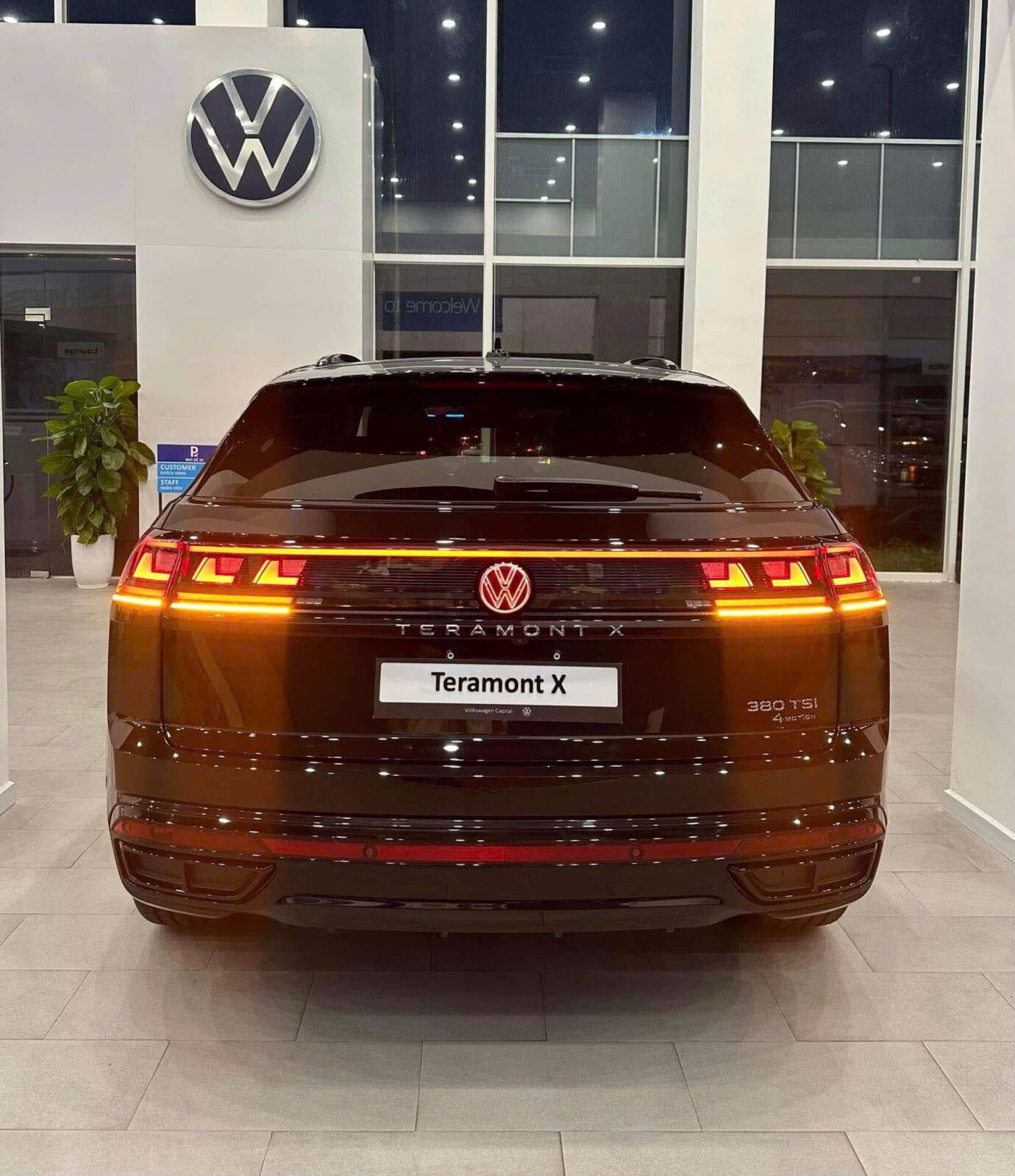 z6174903464578 dd66e4fca55b04bf79384c01512423f0 Giá xe Volkswagen Teramont X: Giá lăn bánh và Quà tặng 2025