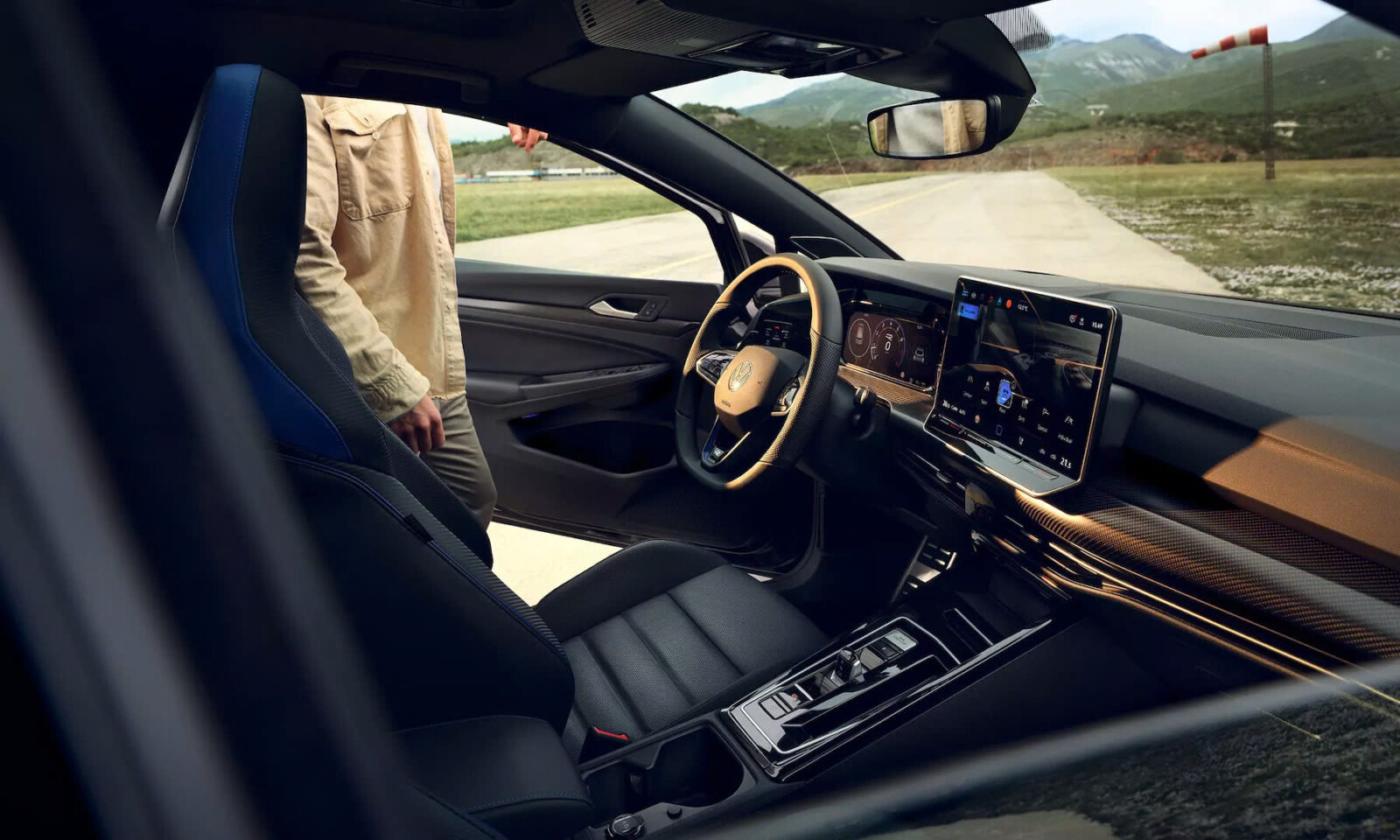 Volkswagen Golf 2025 – Giá xe, đánh giá chi tiết, và giá lăn bánh tại Việt Nam 49 Volkswagen Golf 2025 – Giá xe, đánh giá chi tiết, và giá lăn bánh tại Việt Nam xe golf 2025