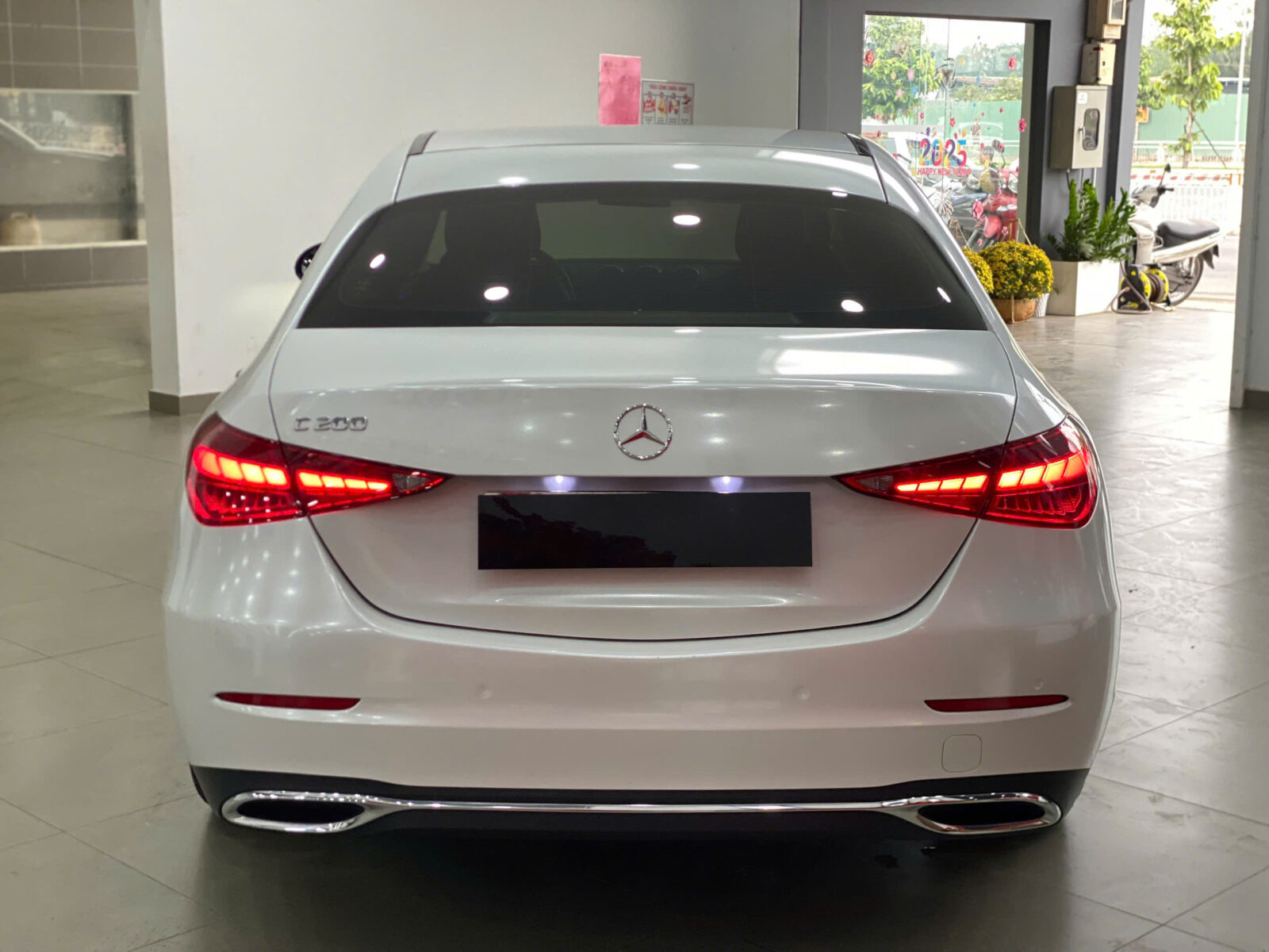 Xe Mercedes Lướt Chính Hãng – Giá xe Mercedes cũ và Ưu đãi 2025 62 Xe Mercedes Lướt Chính Hãng – Giá xe Mercedes cũ và Ưu đãi 2025 mercedes c200 plus cu 1 Xe Mercedes Lướt Chính Hãng – Giá xe Mercedes cũ và Ưu đãi 2025