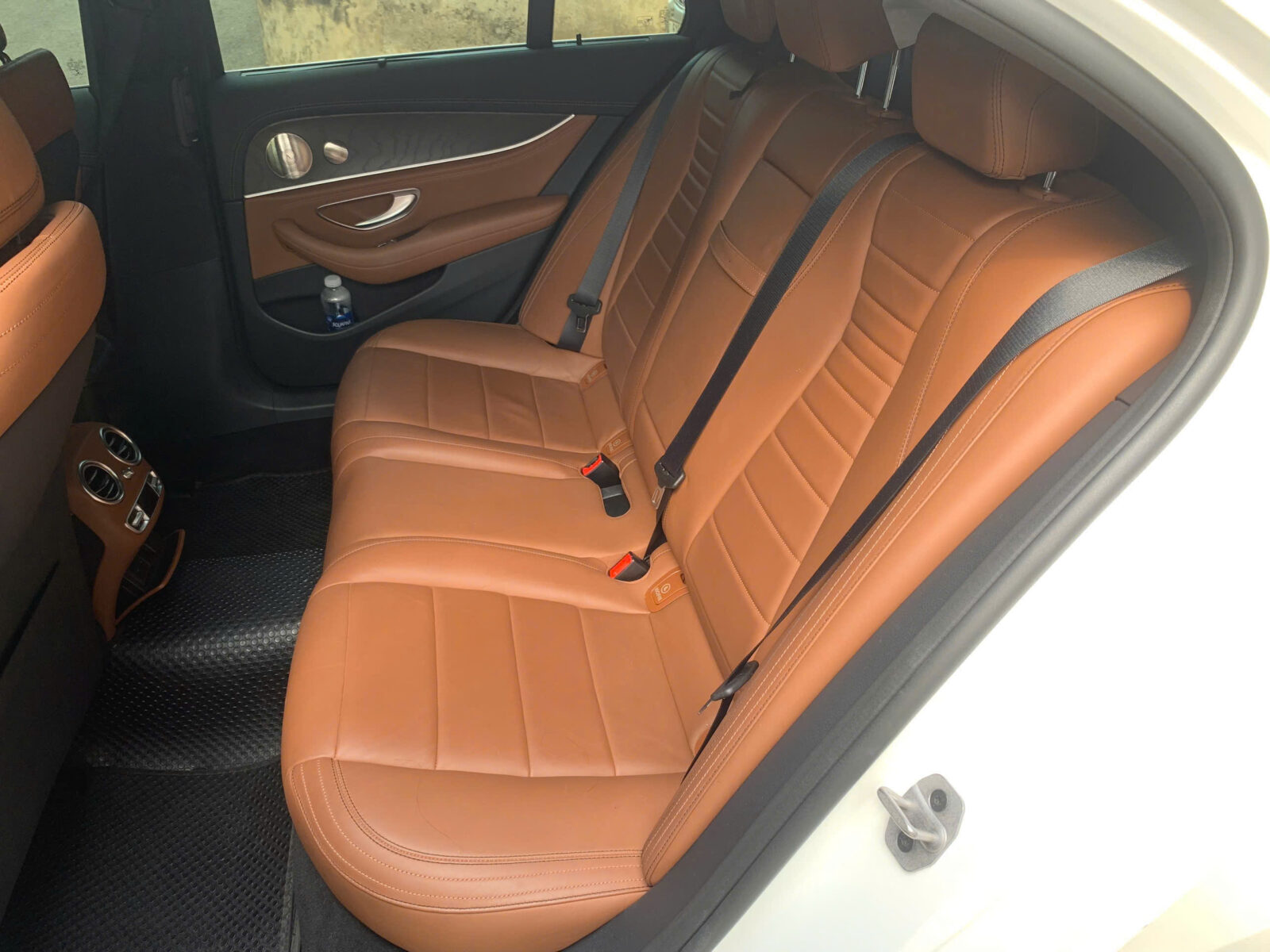 Xe Mercedes Lướt Chính Hãng – Giá xe Mercedes cũ và Ưu đãi 2025 77 Xe Mercedes Lướt Chính Hãng – Giá xe Mercedes cũ và Ưu đãi 2025 mercedes e300 cu 6 Xe Mercedes Lướt Chính Hãng – Giá xe Mercedes cũ và Ưu đãi 2025