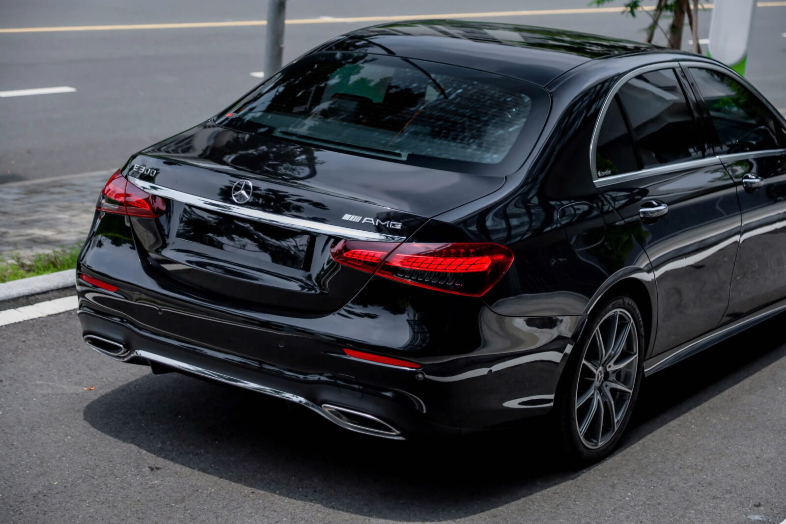 Xe Mercedes Lướt Chính Hãng – Giá xe Mercedes cũ và Ưu đãi 2025 82 Xe Mercedes Lướt Chính Hãng – Giá xe Mercedes cũ và Ưu đãi 2025 mercedes e300 luot chinh hang 2 Xe Mercedes Lướt Chính Hãng – Giá xe Mercedes cũ và Ưu đãi 2025