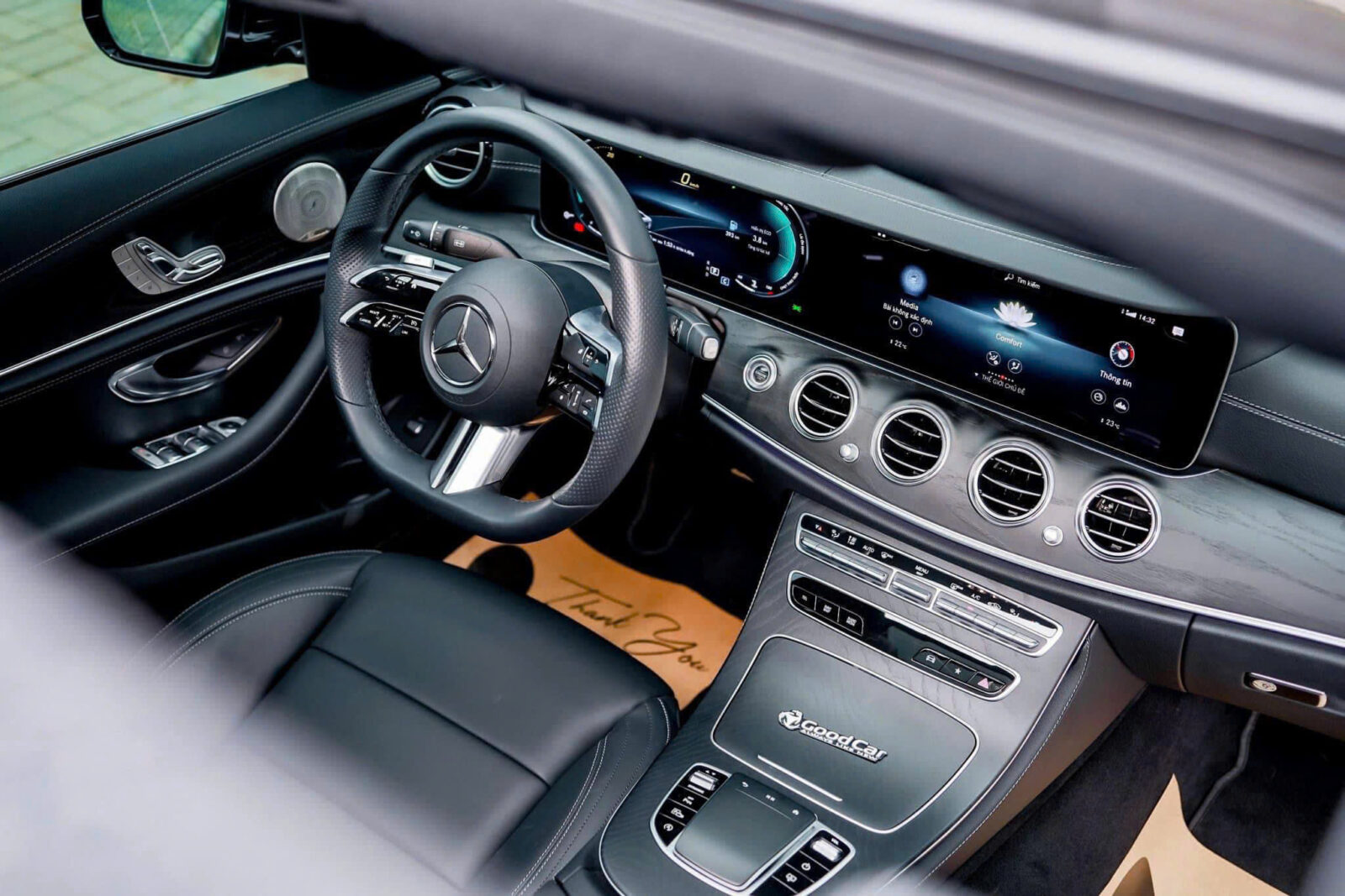 Xe Mercedes Lướt Chính Hãng – Giá xe Mercedes cũ và Ưu đãi 2025 83 Xe Mercedes Lướt Chính Hãng – Giá xe Mercedes cũ và Ưu đãi 2025 mercedes e300 luot chinh hang Xe Mercedes Lướt Chính Hãng – Giá xe Mercedes cũ và Ưu đãi 2025