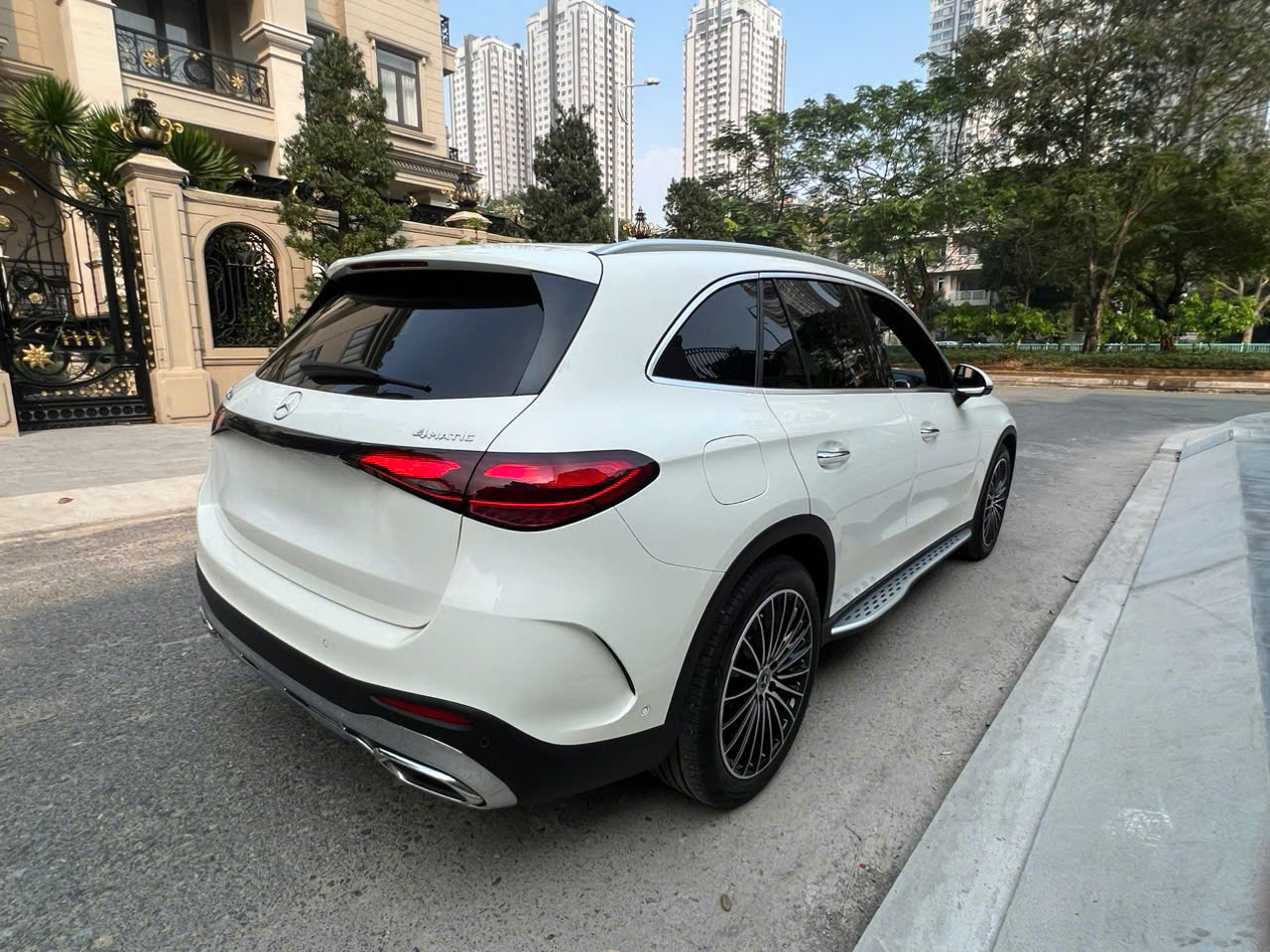 Xe Mercedes Lướt Chính Hãng – Giá xe Mercedes cũ và Ưu đãi 2025 49 Xe Mercedes Lướt Chính Hãng – Giá xe Mercedes cũ và Ưu đãi 2025 mercedes glc 300 2023 cu 2 Xe Mercedes Lướt Chính Hãng – Giá xe Mercedes cũ và Ưu đãi 2025