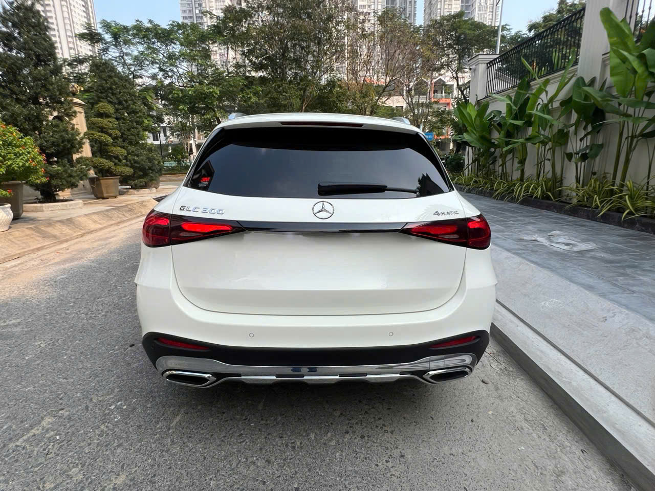Xe Mercedes Lướt Chính Hãng – Giá xe Mercedes cũ và Ưu đãi 2025 50 Xe Mercedes Lướt Chính Hãng – Giá xe Mercedes cũ và Ưu đãi 2025 mercedes glc 300 2023 cu 3 Xe Mercedes Lướt Chính Hãng – Giá xe Mercedes cũ và Ưu đãi 2025