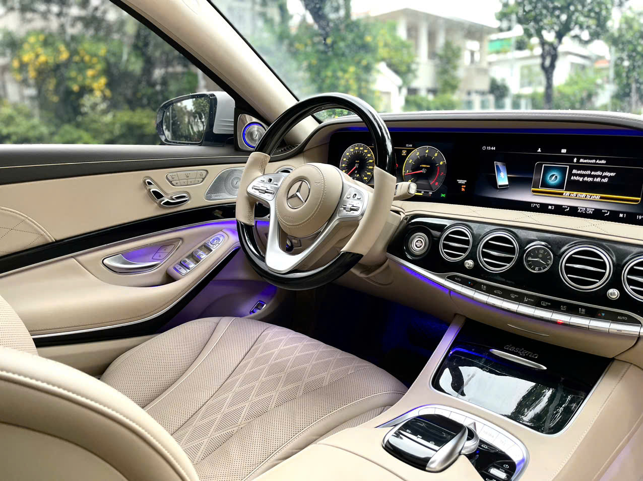 Xe Mercedes Lướt Chính Hãng – Giá xe Mercedes cũ và Ưu đãi 2025 106 Xe Mercedes Lướt Chính Hãng – Giá xe Mercedes cũ và Ưu đãi 2025 xe mercedes 450 da qua su dung chinh hang 4 Xe Mercedes Lướt Chính Hãng – Giá xe Mercedes cũ và Ưu đãi 2025