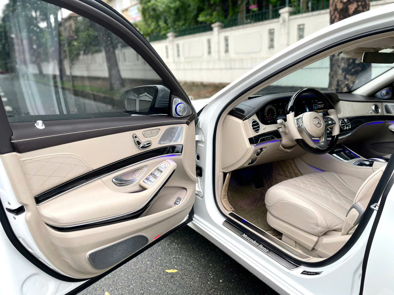 Xe Mercedes Lướt Chính Hãng – Giá xe Mercedes cũ và Ưu đãi 2025 108 Xe Mercedes Lướt Chính Hãng – Giá xe Mercedes cũ và Ưu đãi 2025 xe mercedes 450 da qua su dung chinh hang 5 Xe Mercedes Lướt Chính Hãng – Giá xe Mercedes cũ và Ưu đãi 2025