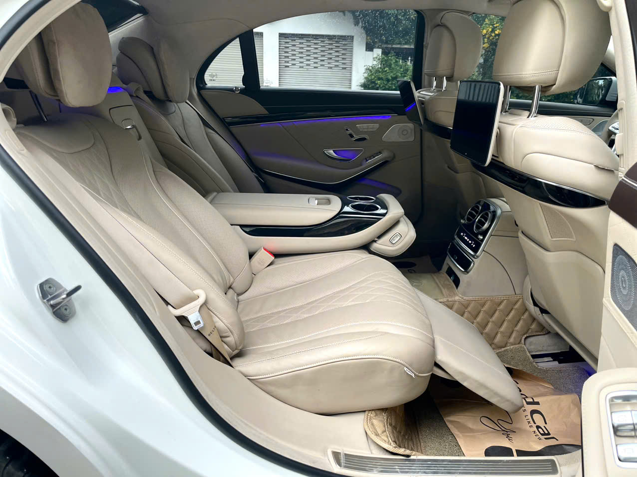 Xe Mercedes Lướt Chính Hãng – Giá xe Mercedes cũ và Ưu đãi 2025 107 Xe Mercedes Lướt Chính Hãng – Giá xe Mercedes cũ và Ưu đãi 2025 xe mercedes 450 da qua su dung chinh hang 6 Xe Mercedes Lướt Chính Hãng – Giá xe Mercedes cũ và Ưu đãi 2025