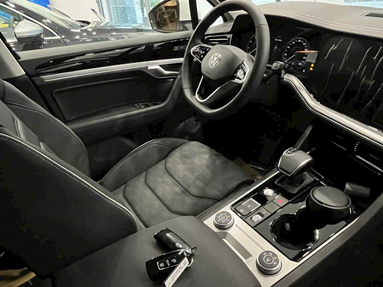 giá xe touareg luxury