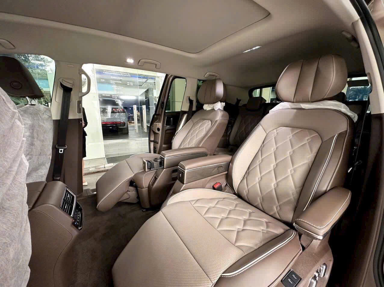 Xe Viloran 2025 tại Việt Nam - Tìm hiểu chi tiết các phiên bản Luxury và Premium 48 Xe Viloran 2025 tại Việt Nam - Tìm hiểu chi tiết các phiên bản Luxury và Premium giá lăn bánh xe viloran