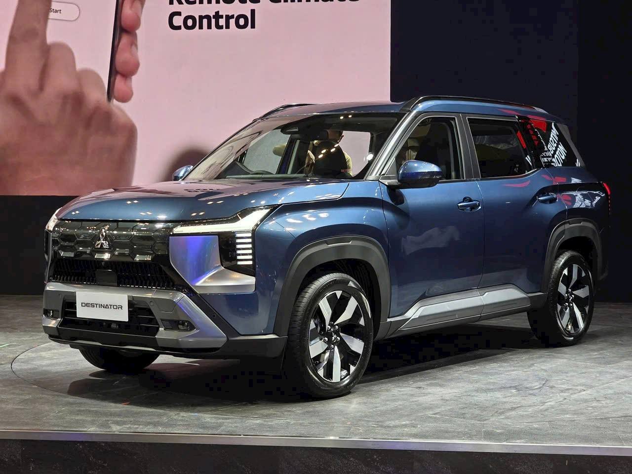 Mitsubishi Destinator 47 Mitsubishi Destinator giá lăn bánh xe destinator